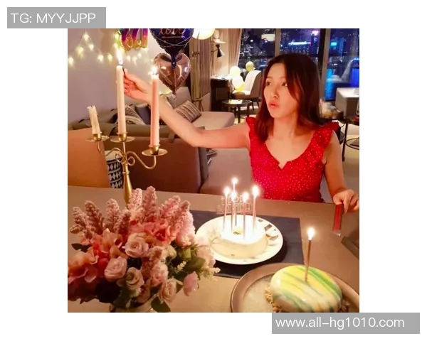 福登女友晒出钻戒引发结婚猜想两人已育有三子女幸福生活曝光